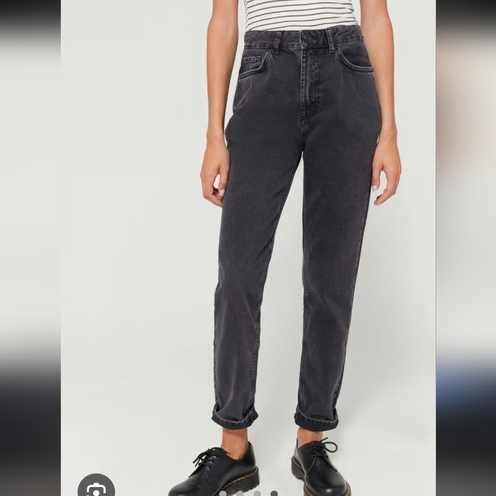 Urban Outfitters Black Wash High-Rise Cropped Jeans